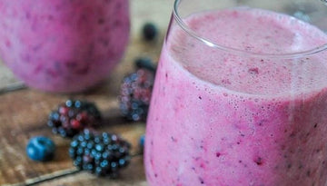 Batido de mora y yogur con moringa